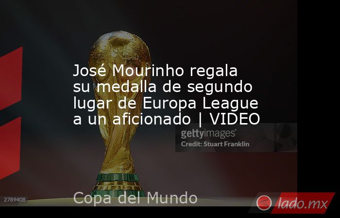 José Mourinho regala su medalla de segundo lugar de Europa League a un aficionado | VIDEO. Noticias en tiempo real