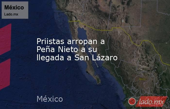 Priistas arropan a Peña Nieto a su llegada a San Lázaro. Noticias en tiempo real